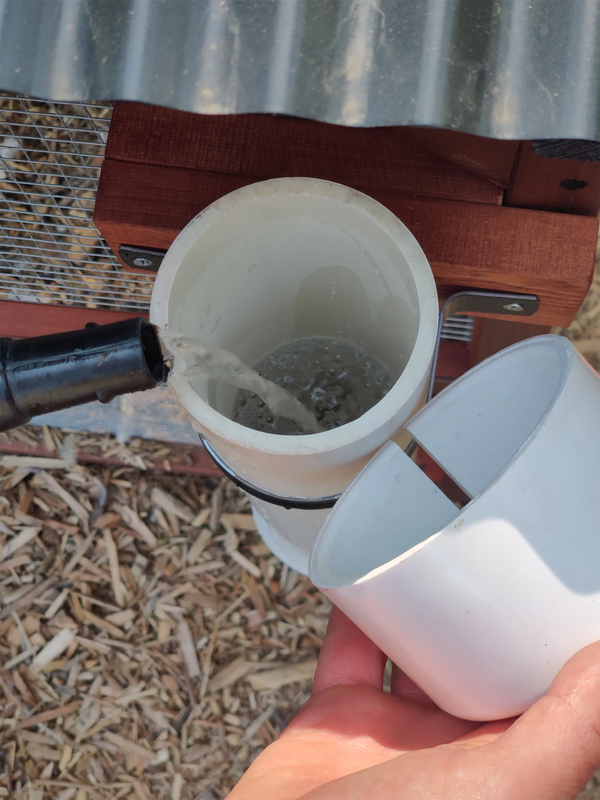 Waterer Fill Up Cap In Hand