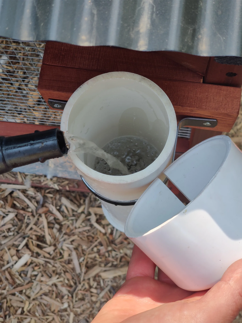 Waterer Fill Up Cap In Hand