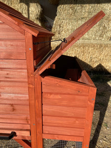 Leghorn Cottage Chicken Coop 4+ Chickens. IN STOCK!